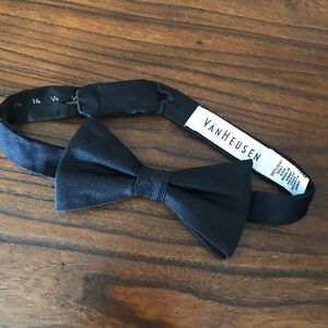 👔 Black Bow Tie